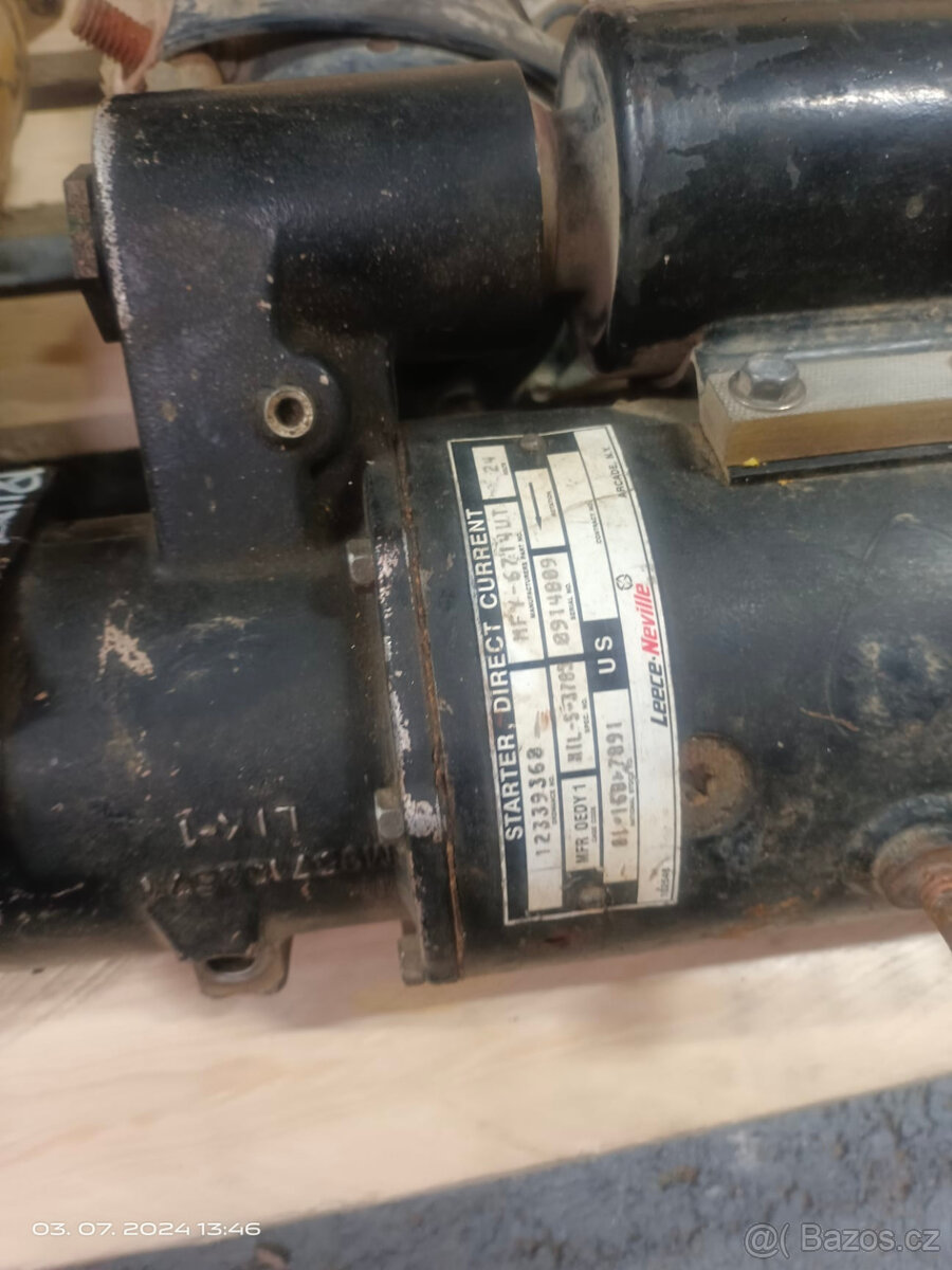 US Army startery. Humvee M998, Hummer H1