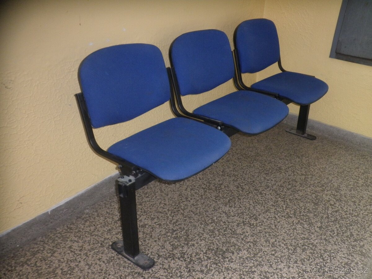 Čalouněné židle nebo sedačky na kovové tyči - 3 sedáky - 3