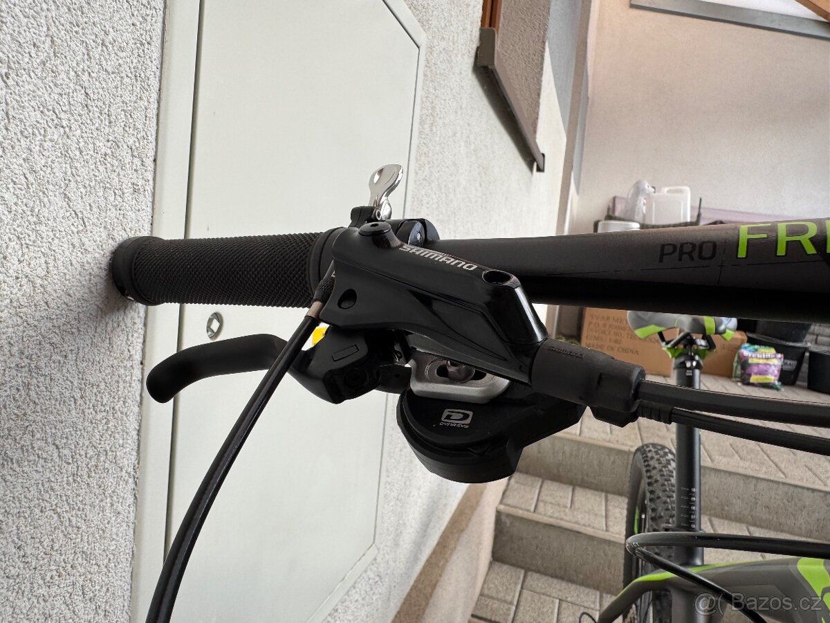 CUBE REACTION 27,5 lehčené 11,85Kg, CARBON, TOP STAV - 3