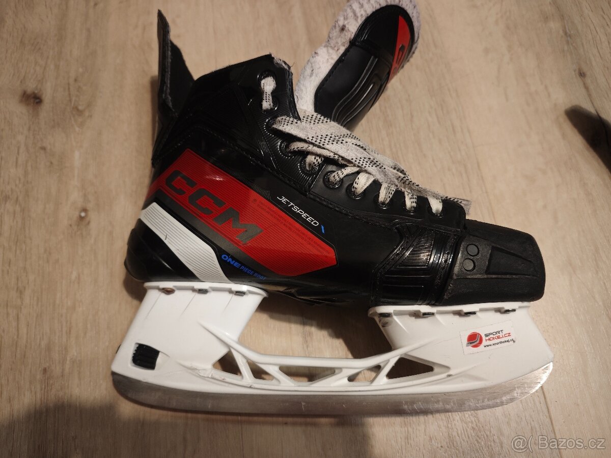 Brusle CCM JETSPEED FT670 SR vel.43,5 - 3