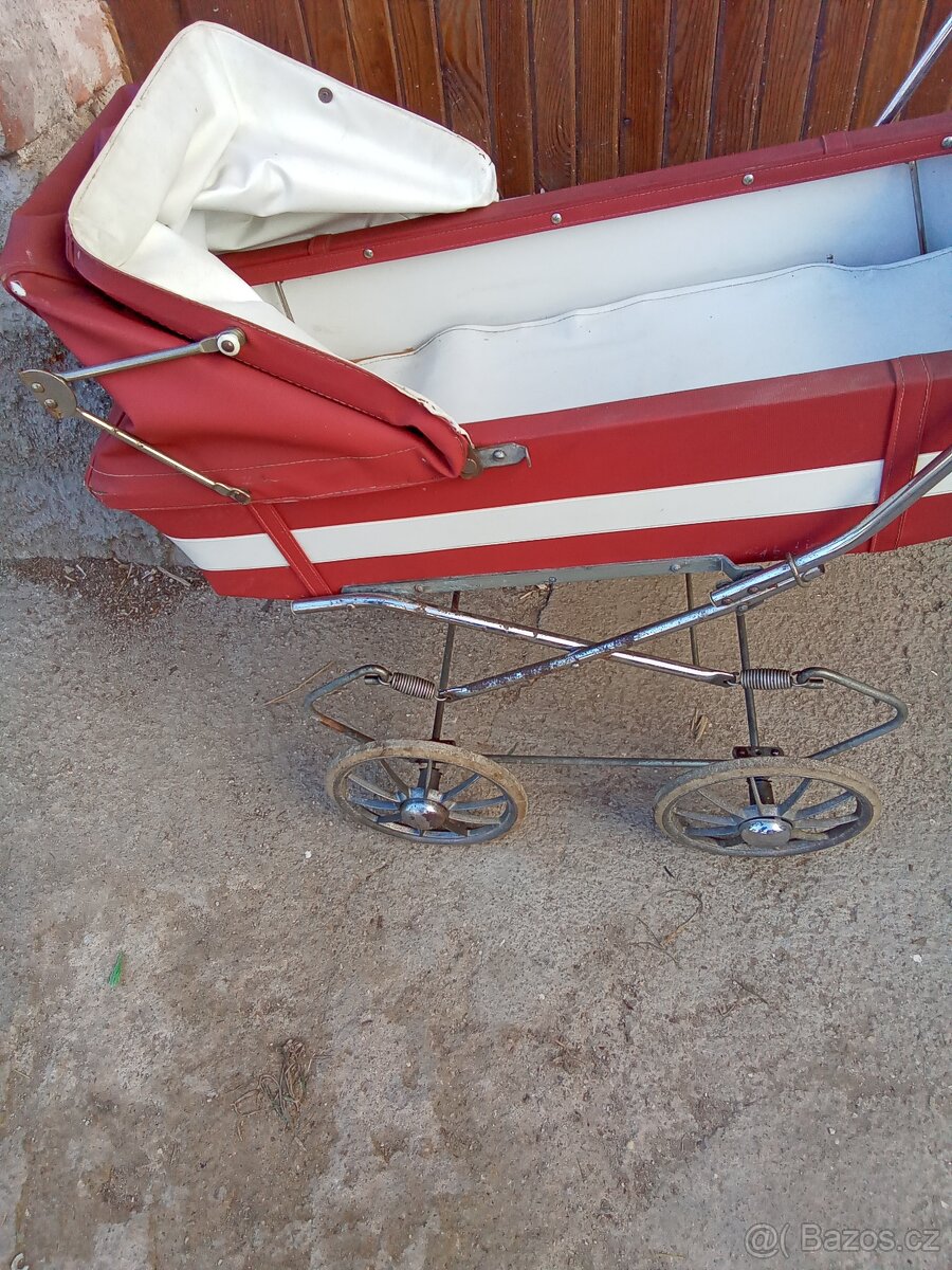 Starý kočárek pro panenky - 3