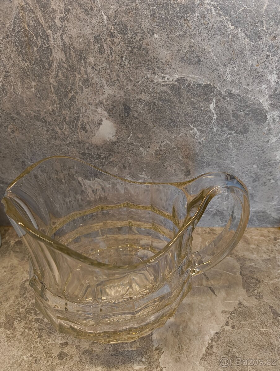 Skleněný džbán - 3