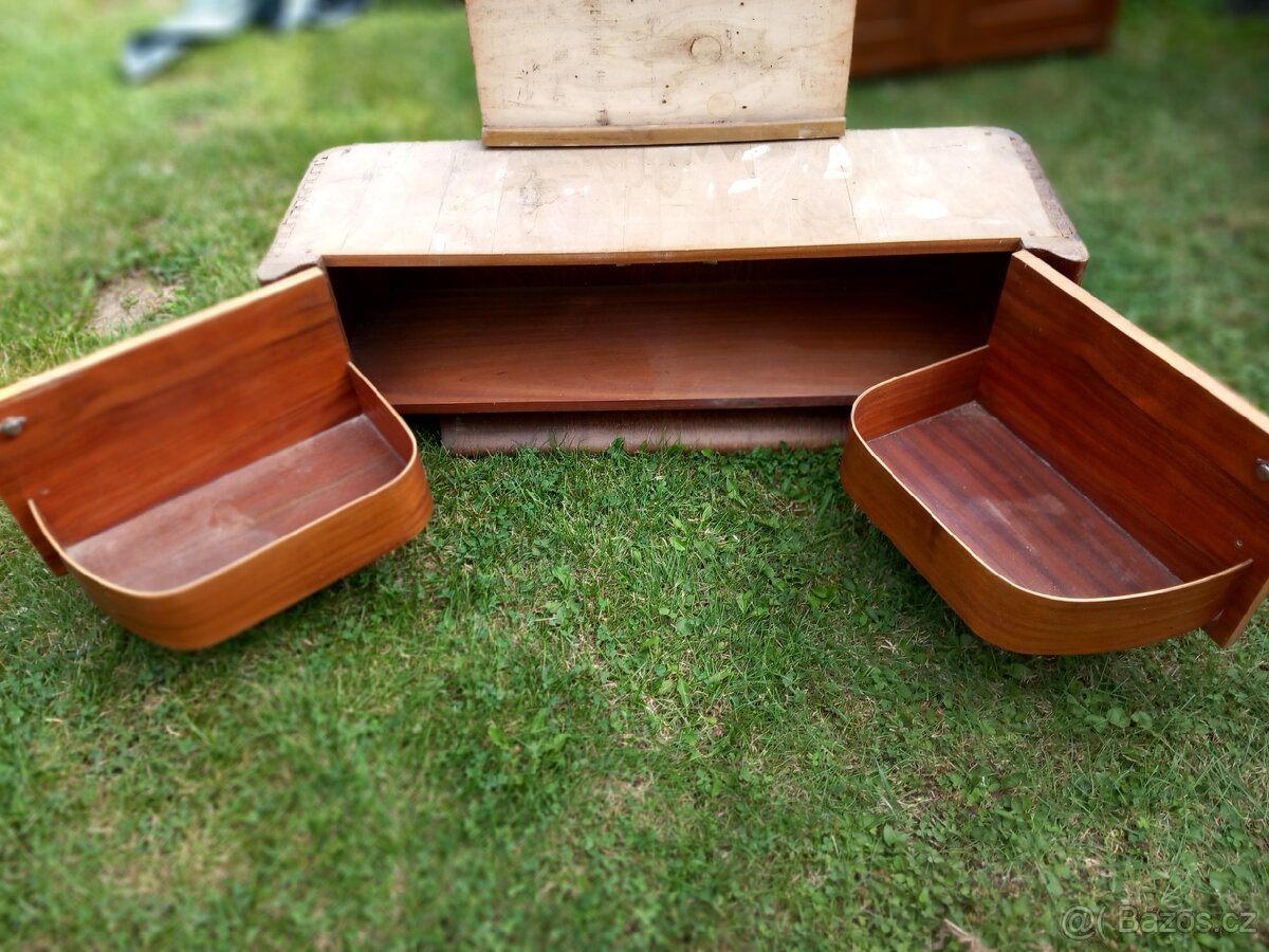 Stará toaletka a dvě skříně se šachovnici OP Závody - 3