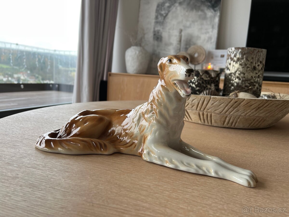 Royal Dux, Porcelánová soška - ležící chrt - 3