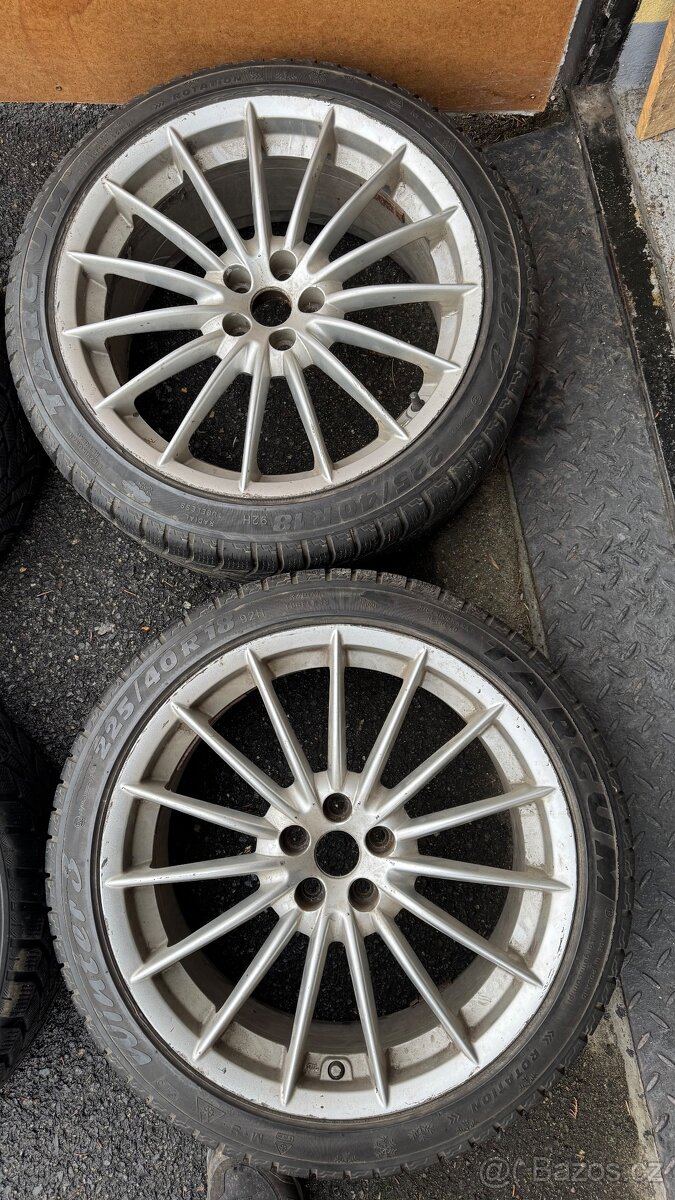 Alfa Romeo kola R18 - 3