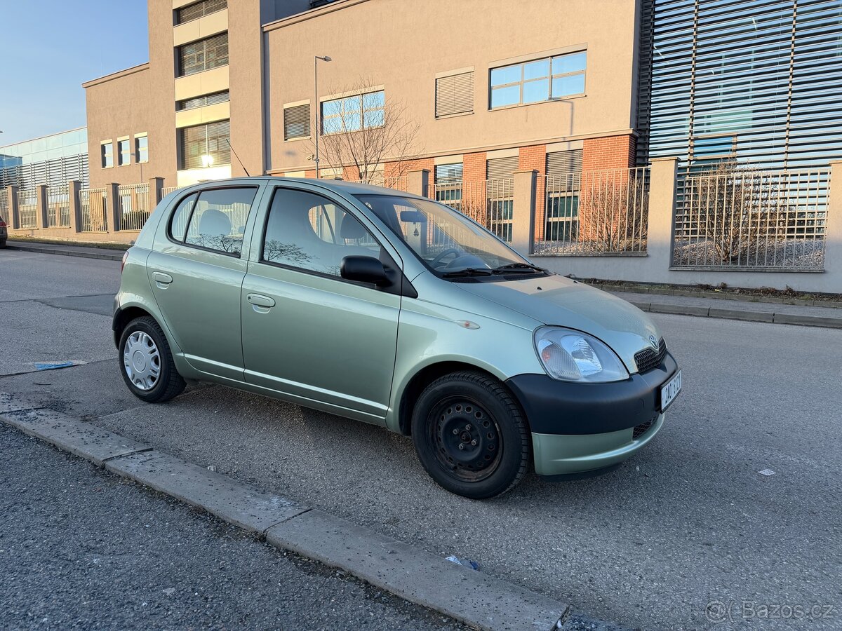 Toyota Yaris 1.0 2002 manual - 3