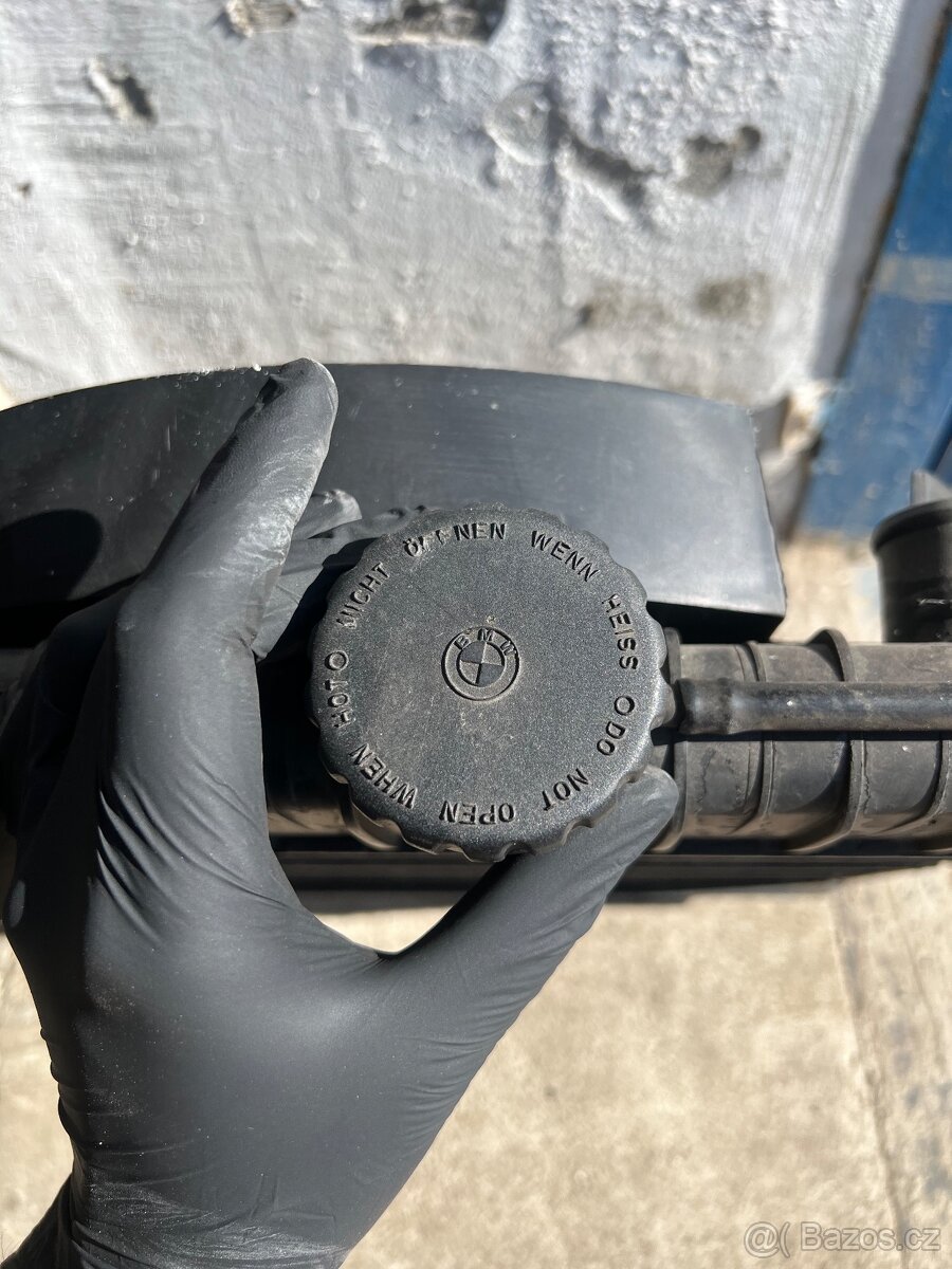 BMW e30 m10 chladič - sleva - 3