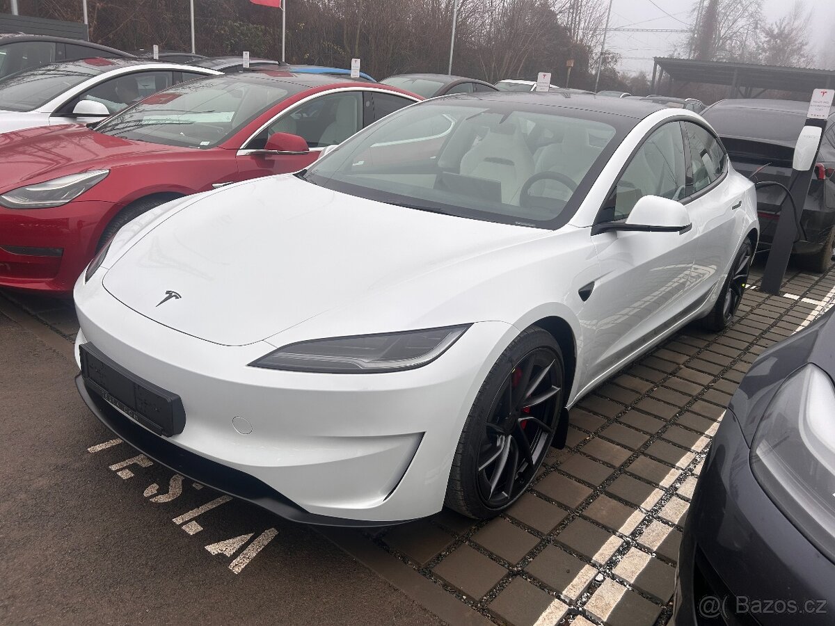 Nova sada kol Tesla model 3 performance 2026 - 3