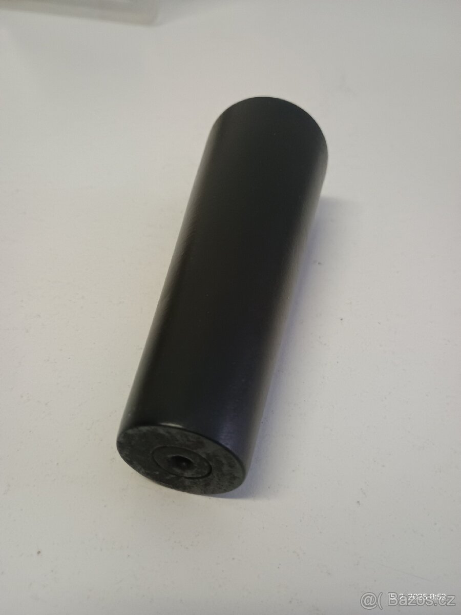 Nabytkove nohy černé délka 13cm průměr 47 29 mm závit M8 - 3