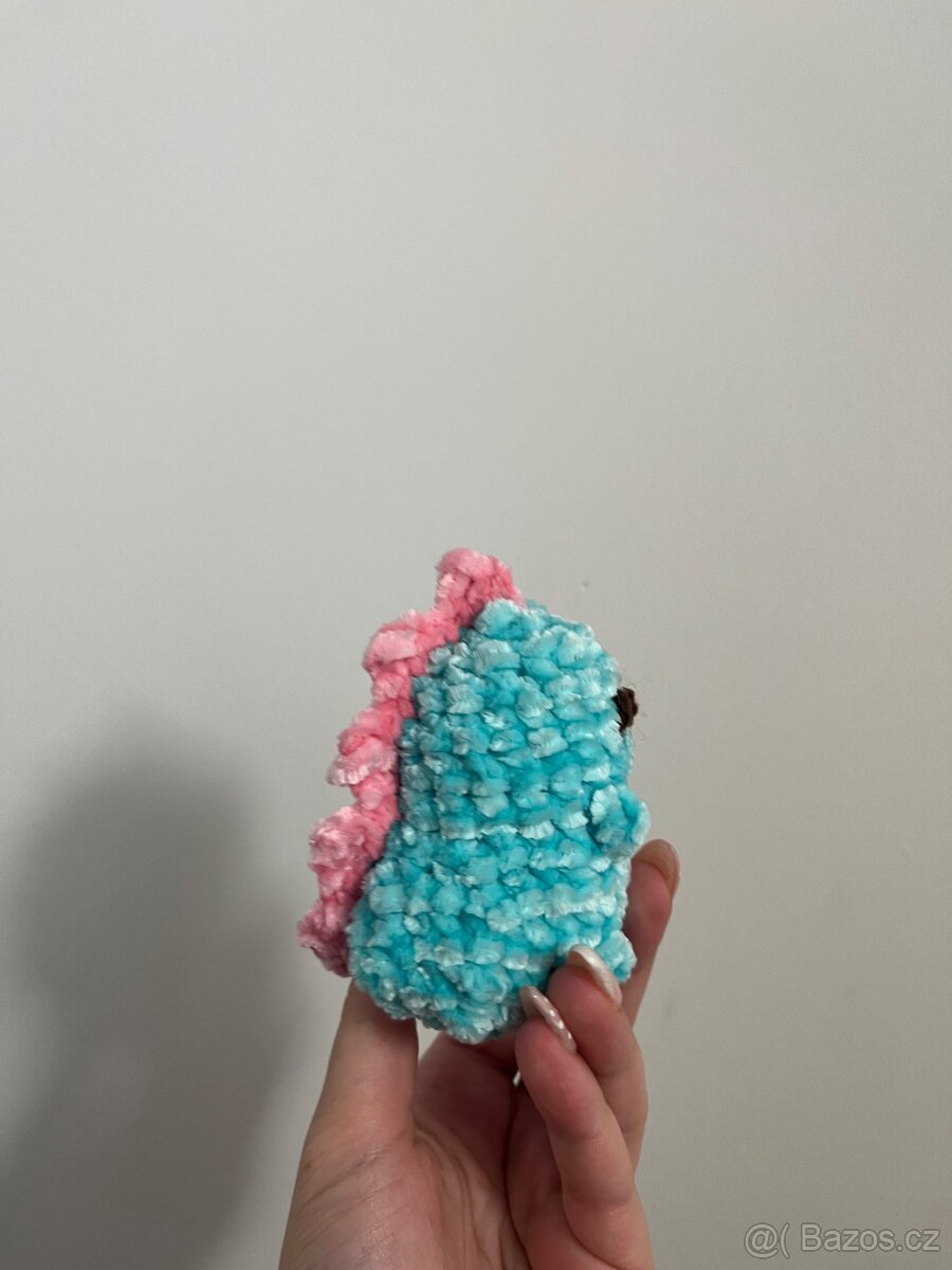 háčkovaný dinosaurus - 3
