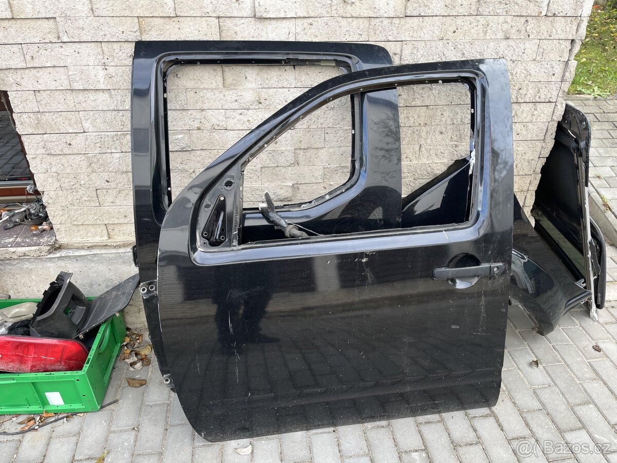 NISSAN NAVARA D40 - 3