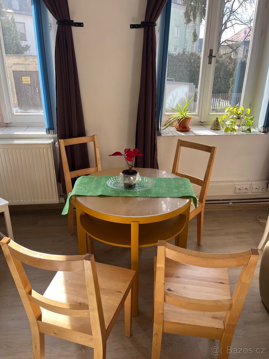 Stůl a židle - 3
