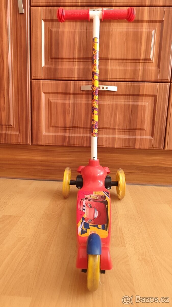 Dětská koloběžka Auta Scooter Mondo Twist & Roll - 3