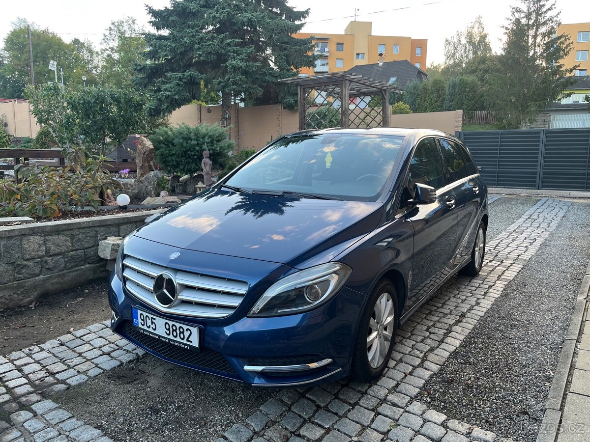 Mercedes Benz B180 - 3