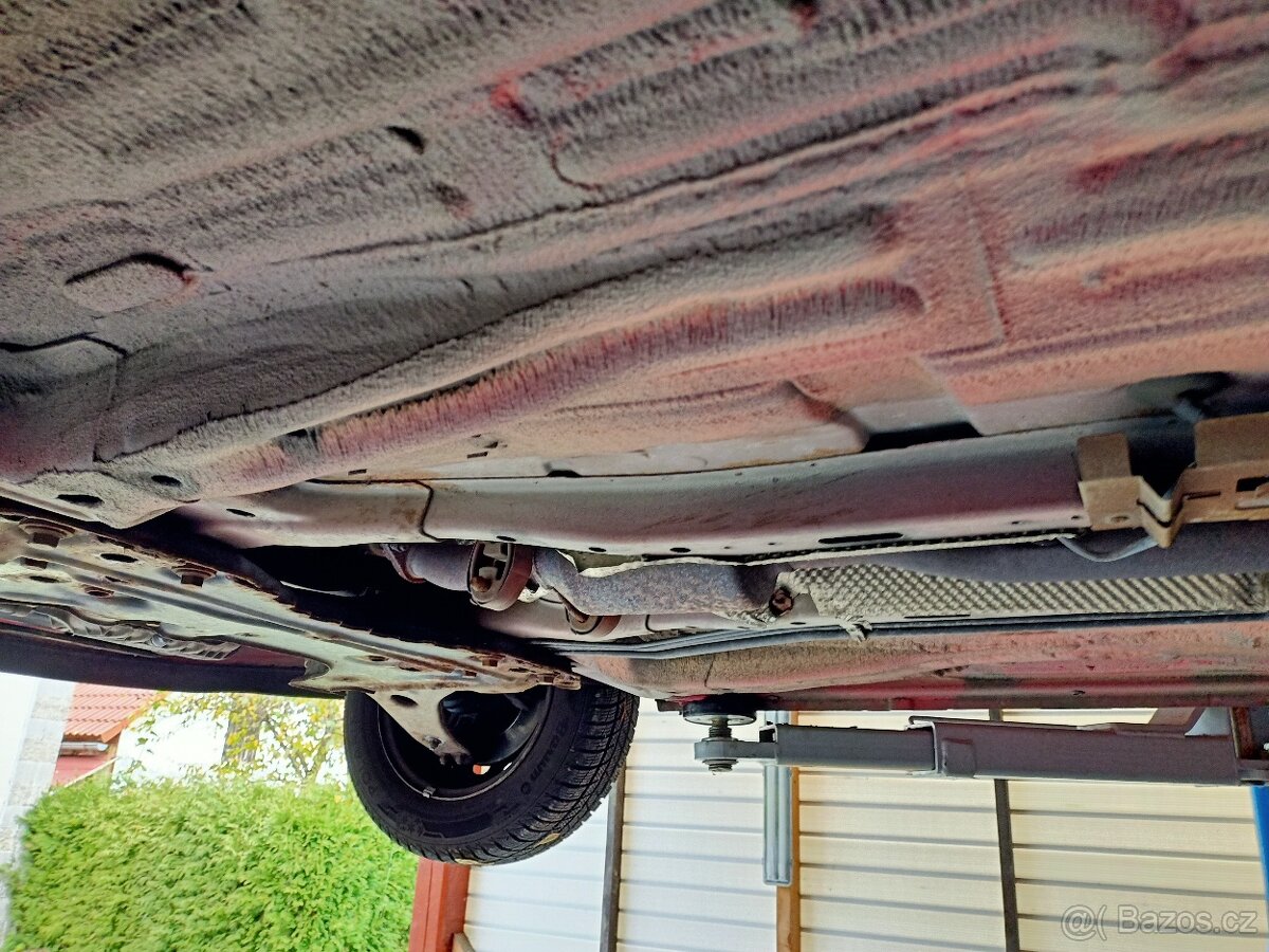 Ford Focus 1,6 Benzin 74kw, rok: 2003 První majitel. Klimati - 3