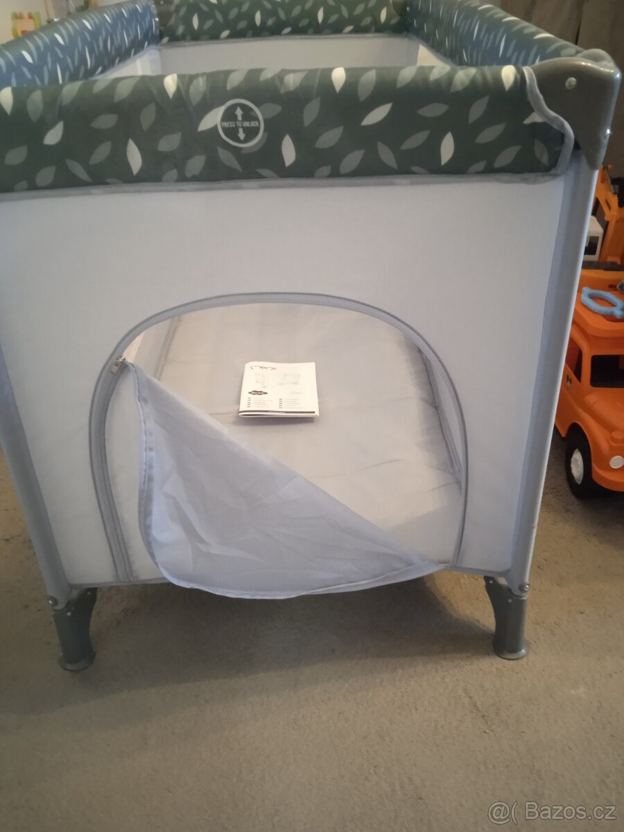Skládací cestovní postýlka momi - 3