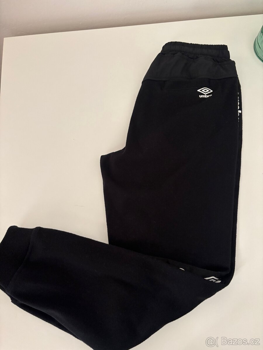 Chlapecké tepláky vel.140 UMBRO - 3