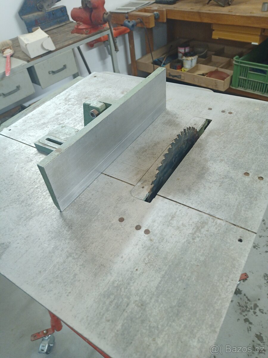 Dřevoobráběcí stroj UMDS - 3