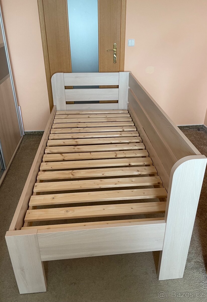 Dřevěná postel s laťovým roštem zn. Monarc - 3