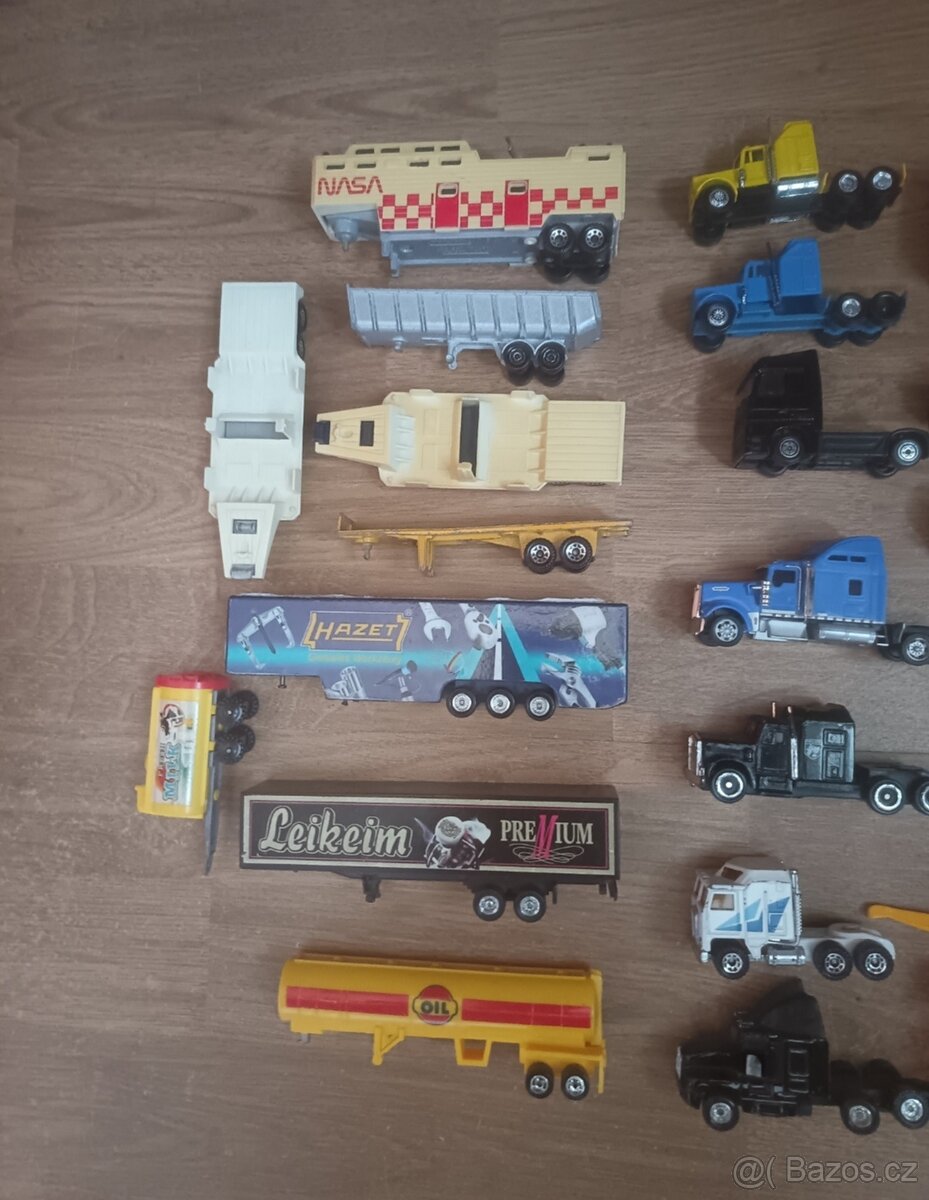 Sada kovových a plastových modelů nákladních aut – 26 kusů - 3