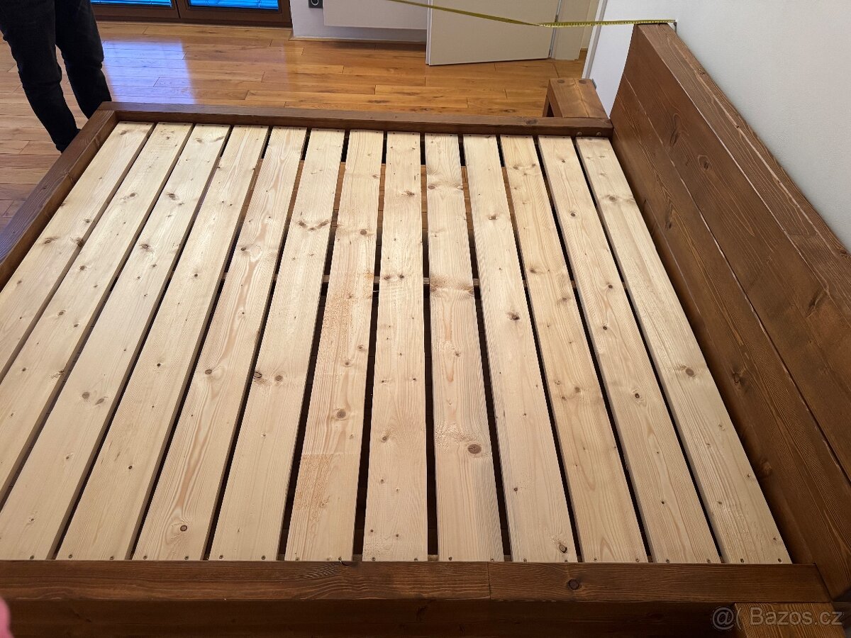 Postel z exotického dřeva včetně rostu a noč.stolku - 3