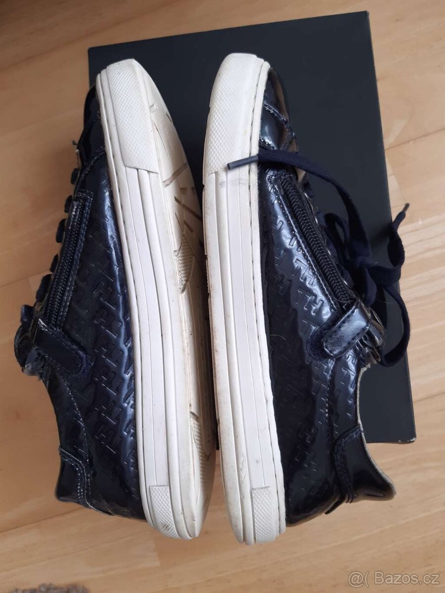 TOMMY HILFIGER lakované tenisky vel. 37 - 3