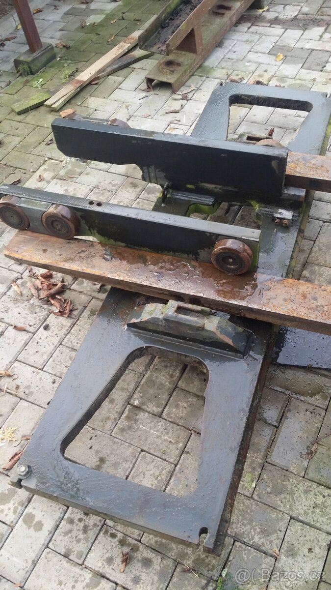 stožár, věž, zdvihové zařízení s deskou Linde 352 - 3