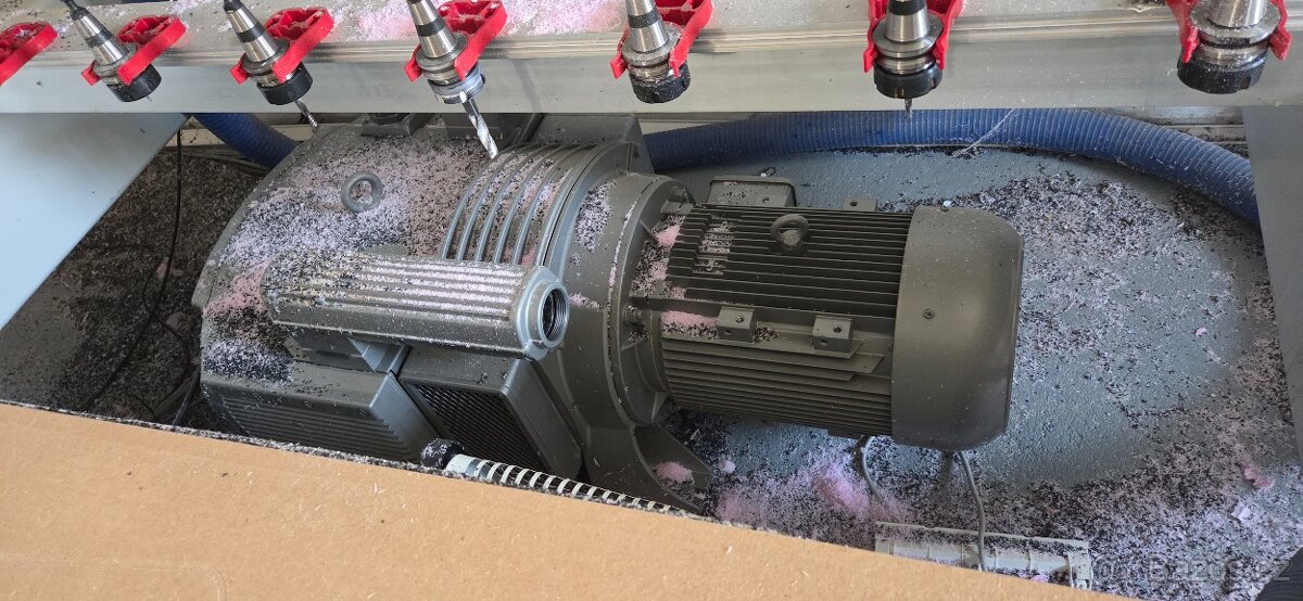 Velkoplošný CNC frézovací a řezací router Comagrav - 3