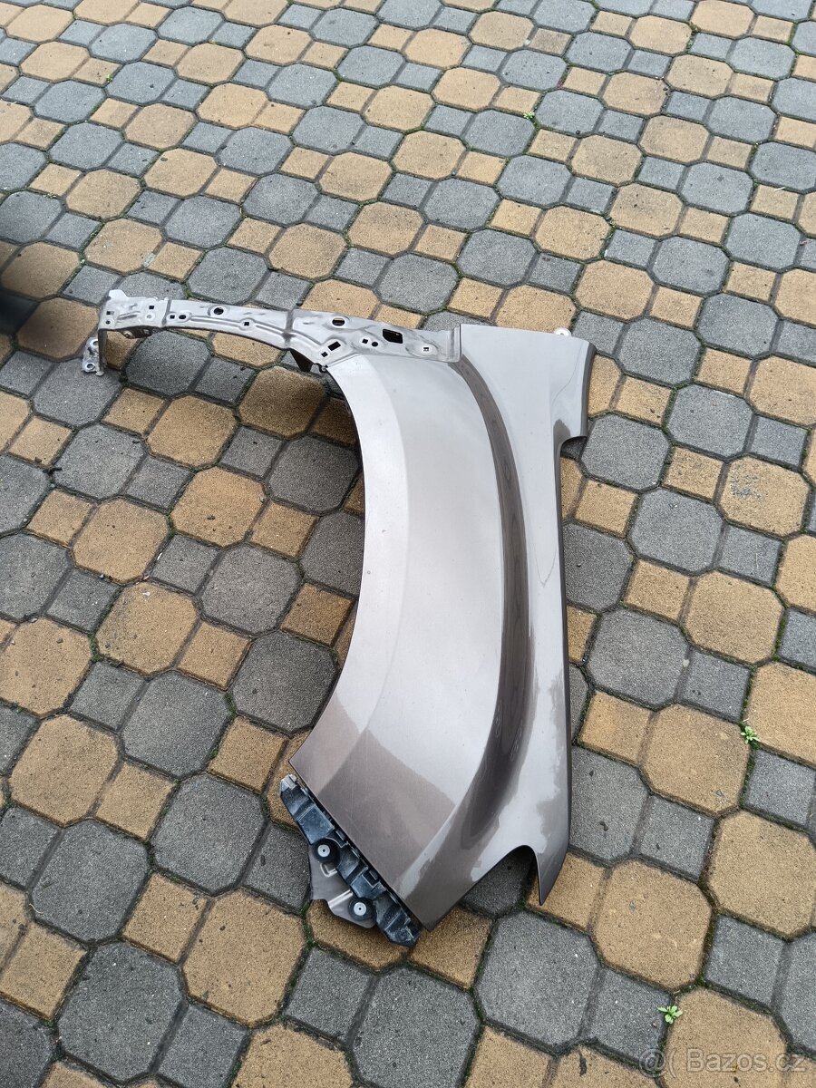 Pravý přední blatník na Dacia duster - 3