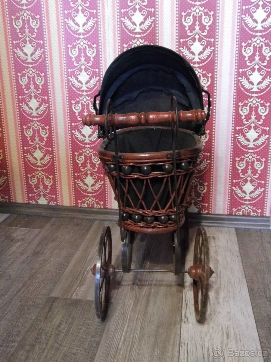 Proutěný kočárek na panenku - 3