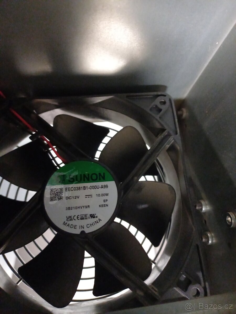 Mining Rig v servrovém case 4U - 3