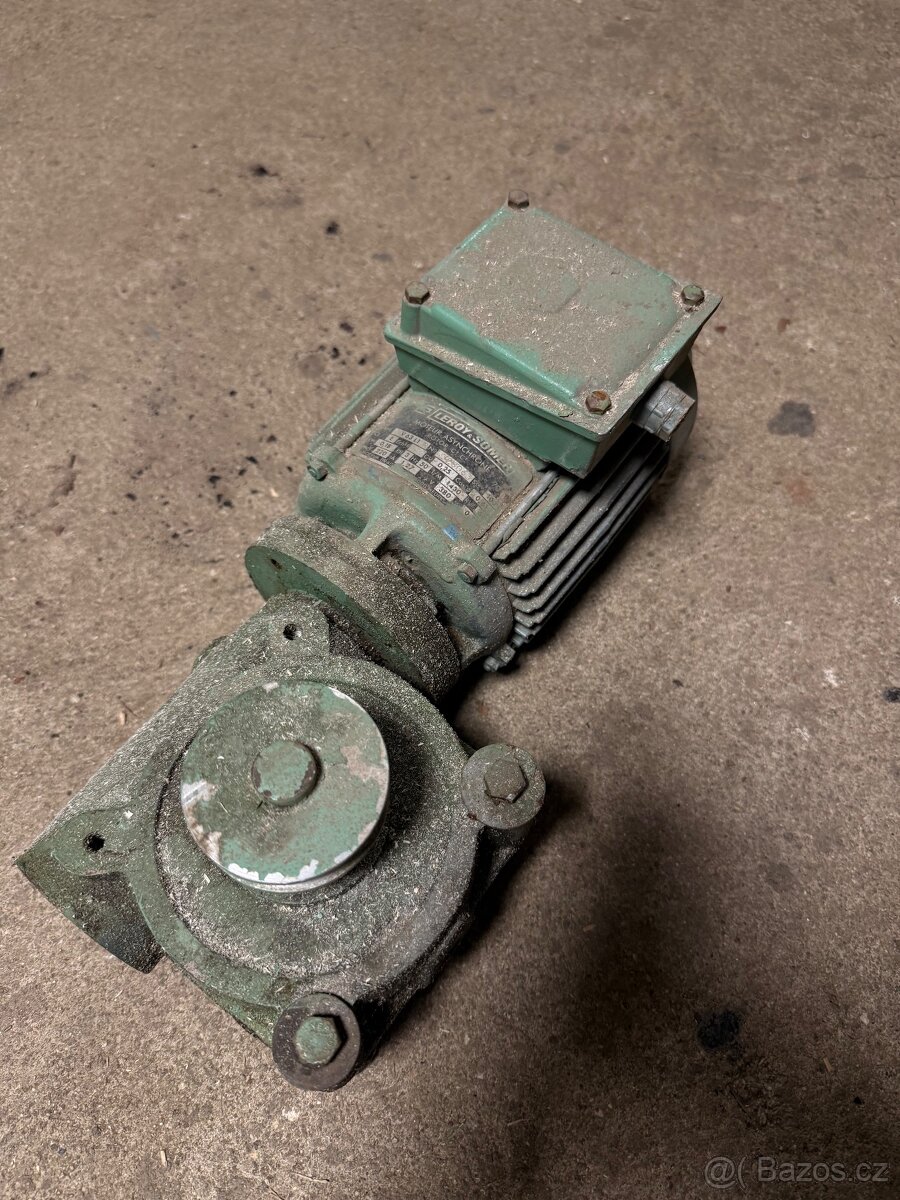 Asynchronni motor s snekovou prevodovkou - 3