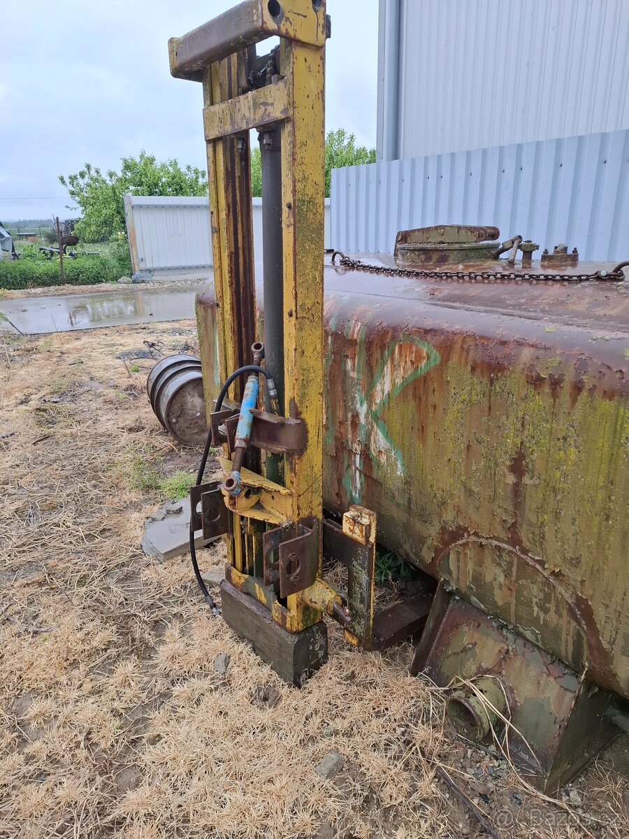Prodám Vysokozdvih za traktor cena 12000KČ - 3
