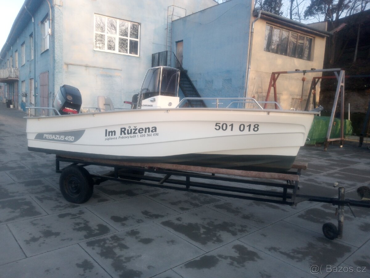 Laminátový člun s motorem - 3