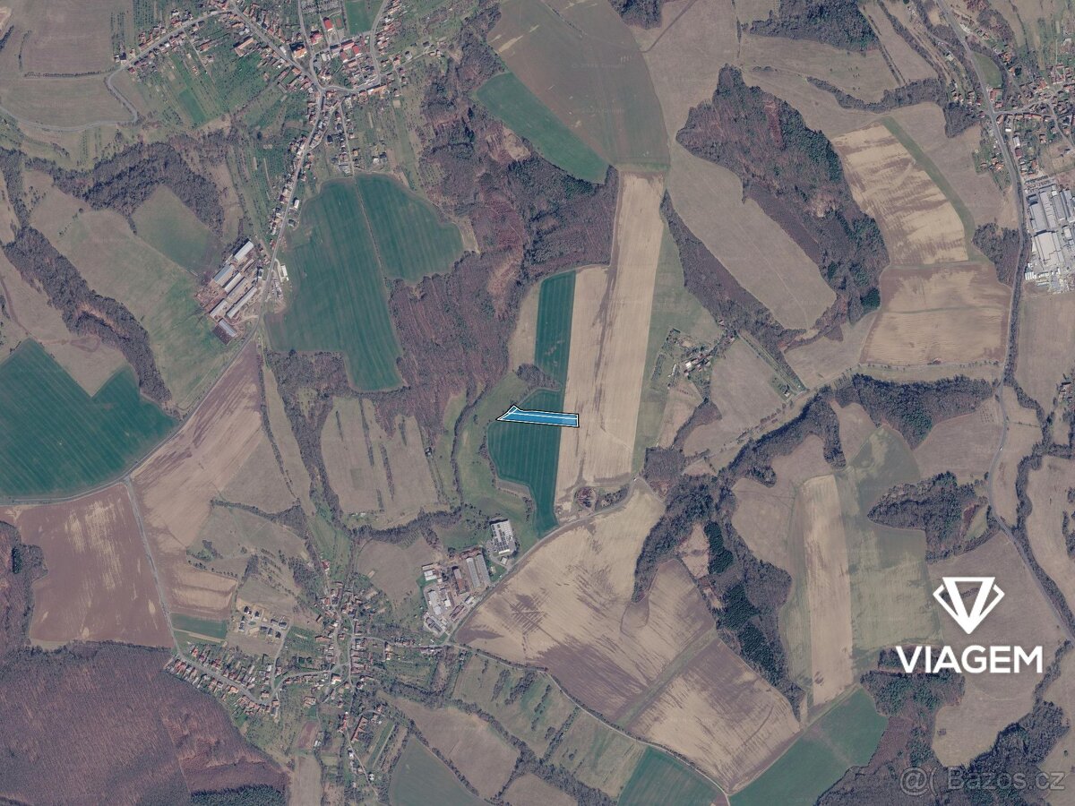 Pole 6 874 m² - 3