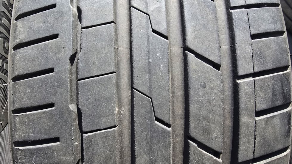 Letní pneu 235/40/19 Hankook - 3