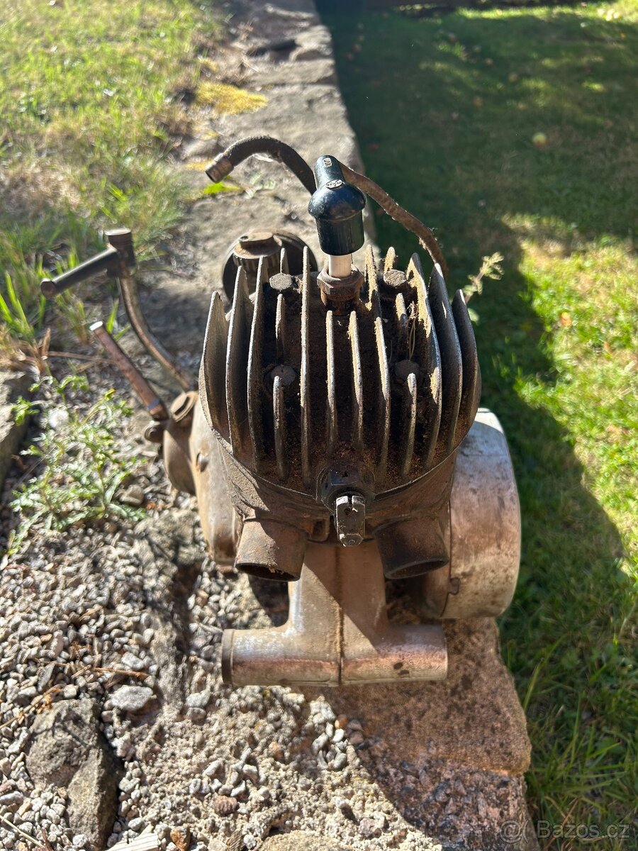 Cz 175 motor - 3