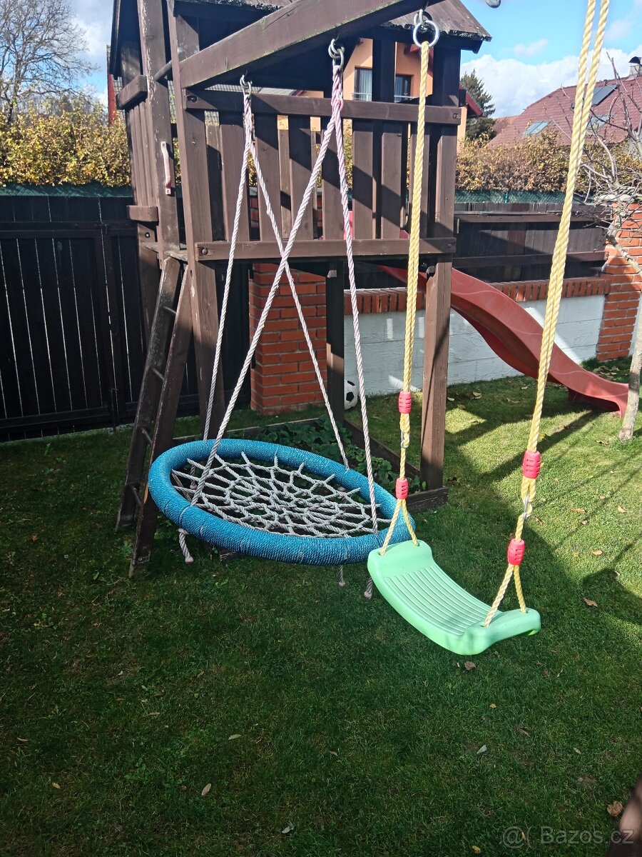 Dětský domeček s houpačkou a se skluzavkou - 3