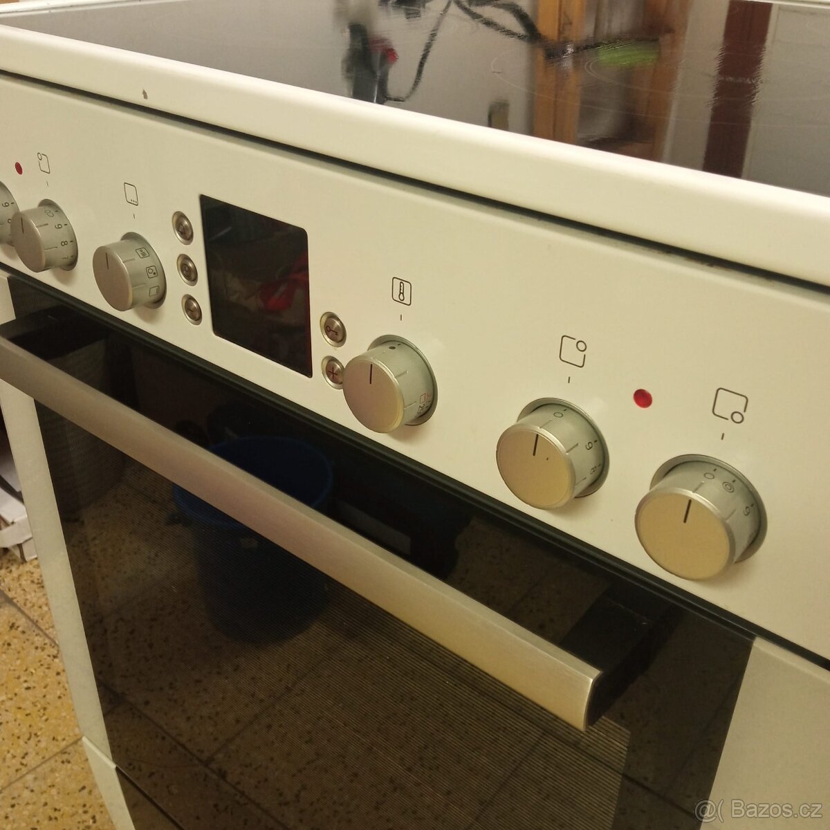 Sporák Bosch s elektrickou troubou a sklokeramickou deskou - 3