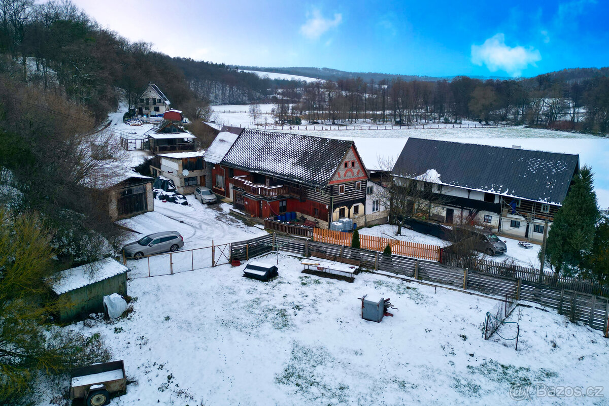 Rozmanitá usedlost s rozsáhlými pozemky 64 544 m² — Rochov u - 3