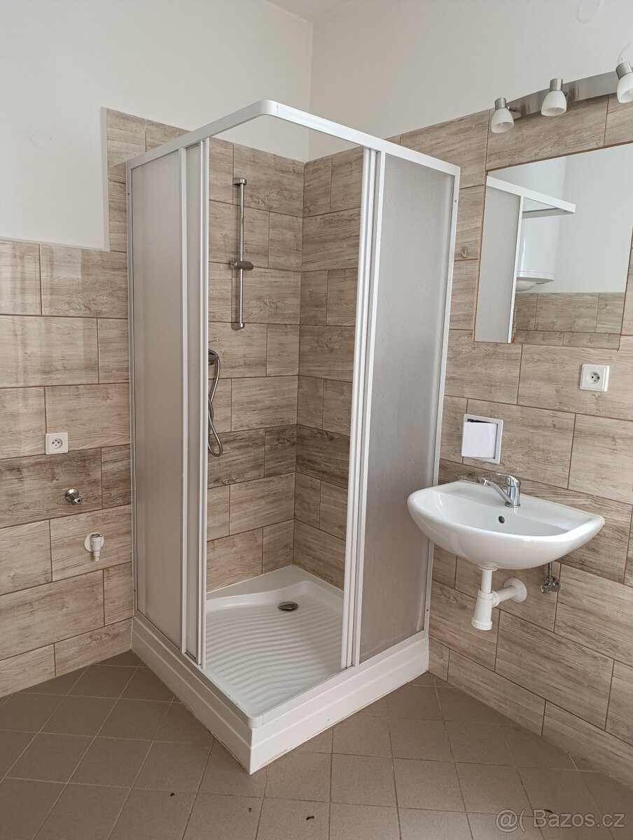 Pronajmu byt 2+1 v Broumově - 3