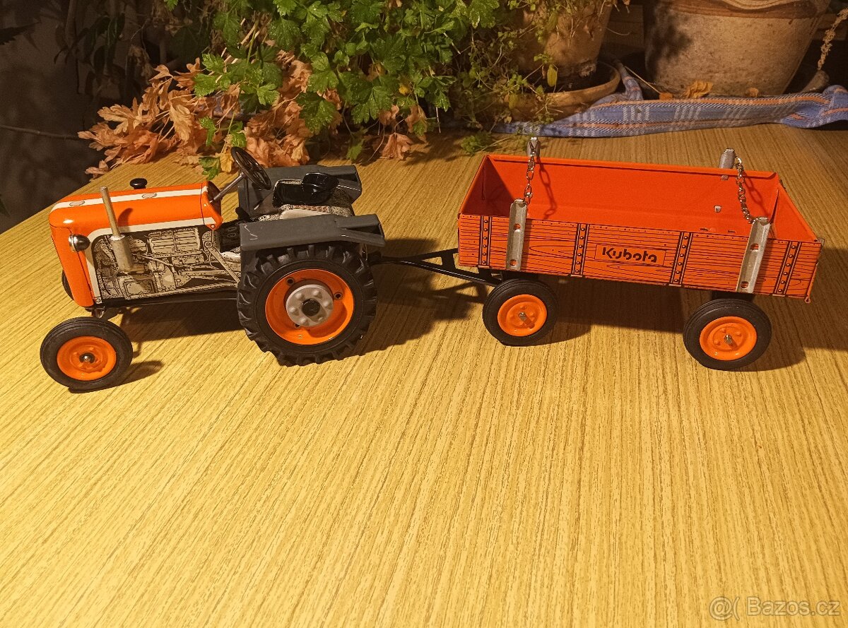 Kubota T15 s vlekem - 3