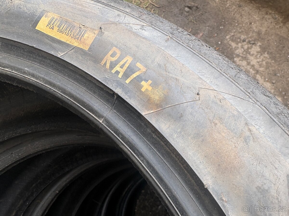 Slicky 235/40 R18 Pirelli RA7/RK5 - 3