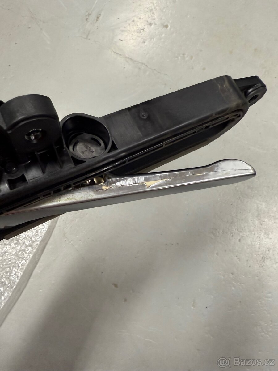 Zadní levá klika Tesla 3 - 3