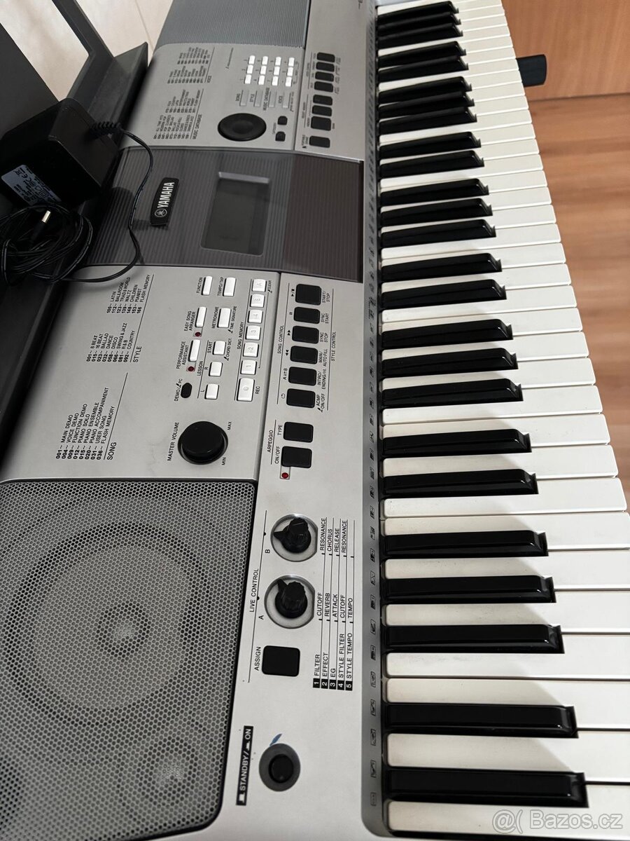 Yamaha PSR-E413 programovatelné klávesy s dynamikou úhozu - 3