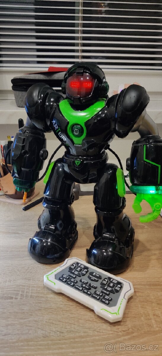 Mluvící robot Artur - 3