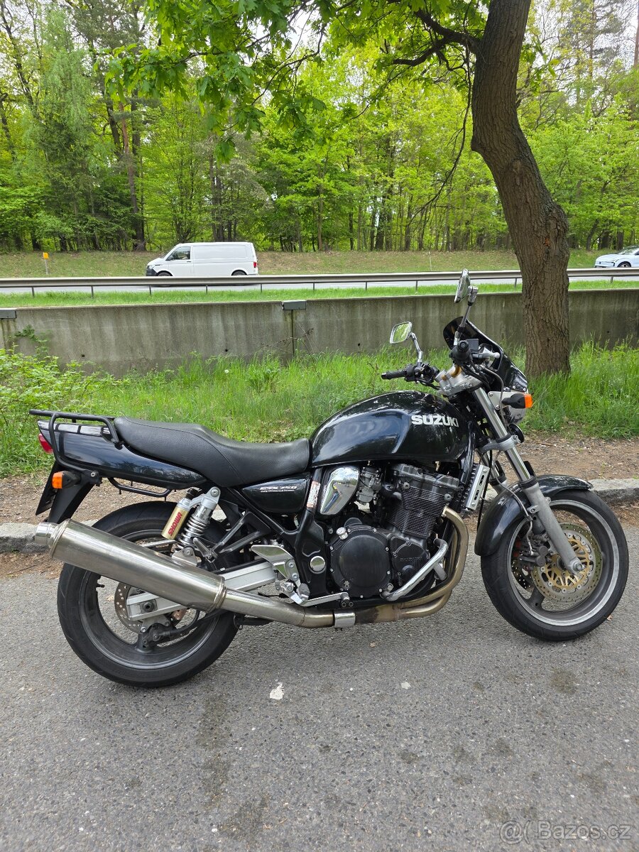 Suzuki GSX 750 Inazuma - 3