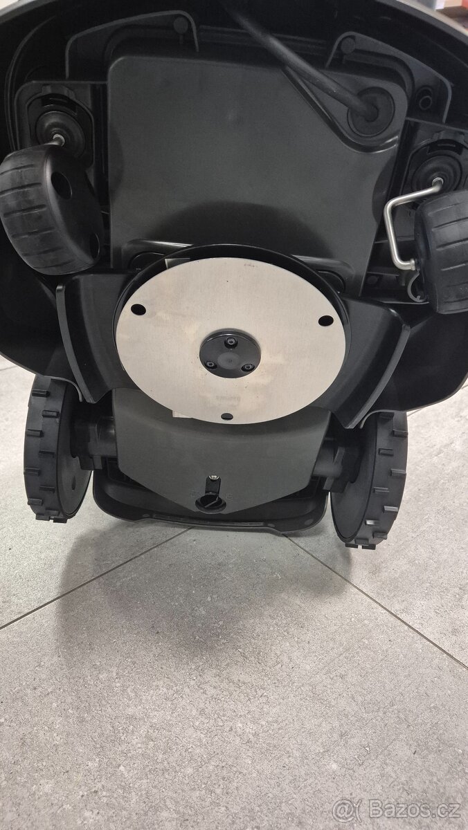 Robotická sekačka Husqvarna 305 Mark II - 3