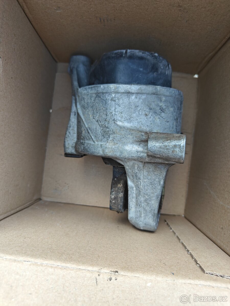 Zavěšení a uložení motoru 8W0199371CS - 3