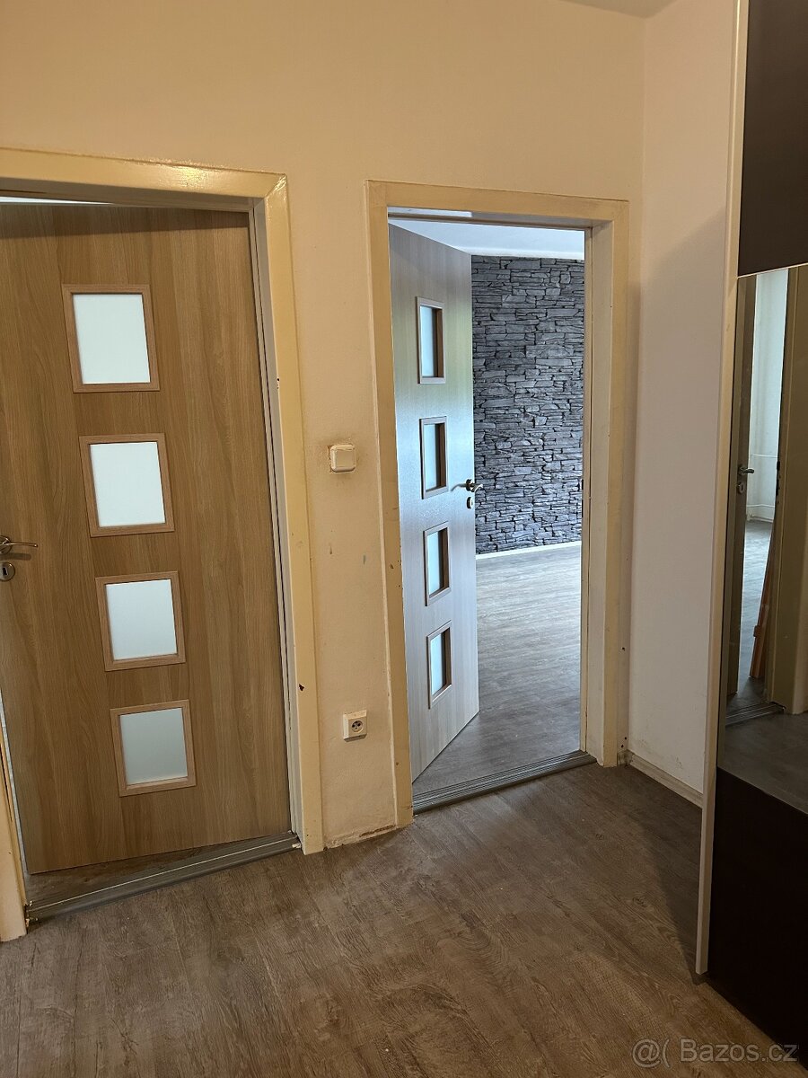 Pronájem bytu 2+1 (70m2) s balkónem - 3